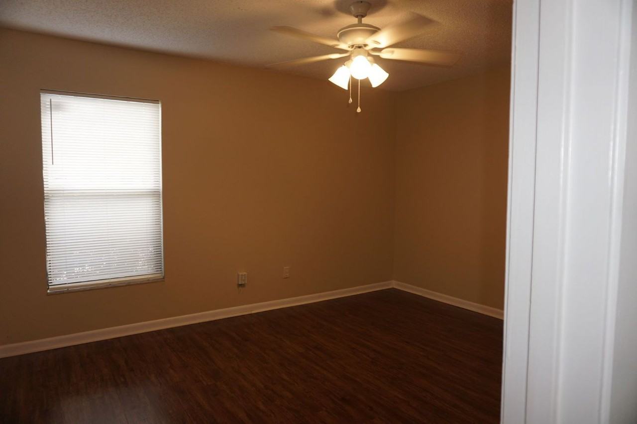 5547 Pinebay Cir N - Photo 6 of 12