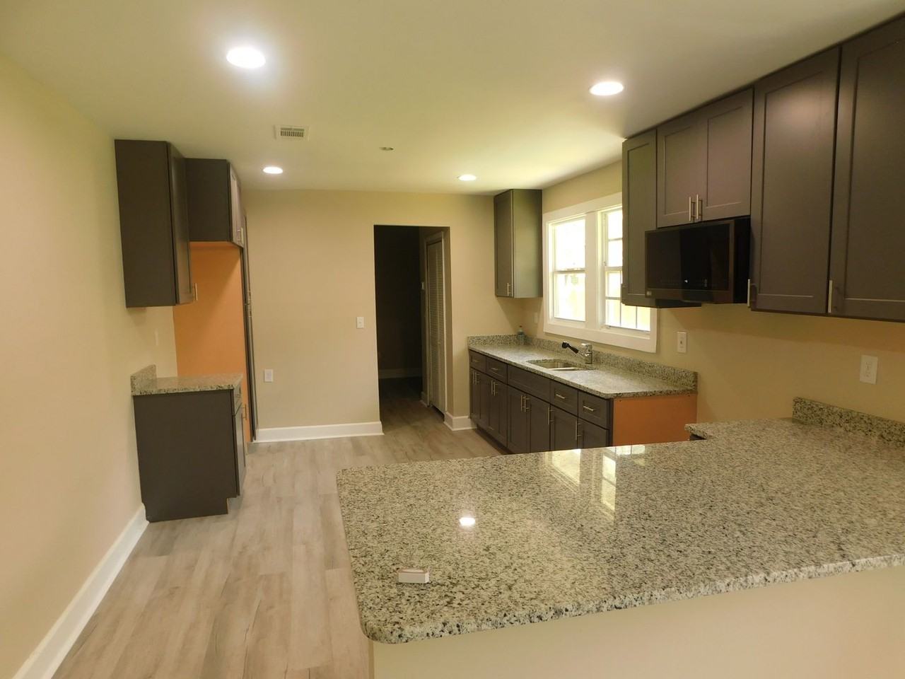 1316 Mcconihe St #4 - Photo 4 of 10