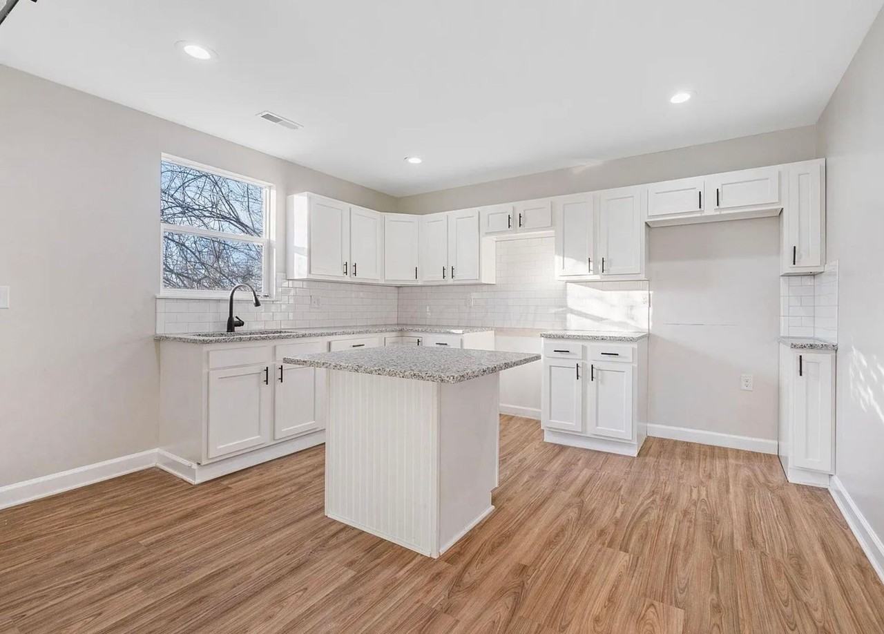 510 Glendower Ave - Photo 3 of 14