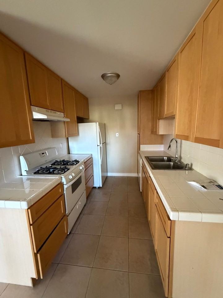 2672 Phipps Ave #AD - Photo 2 of 11