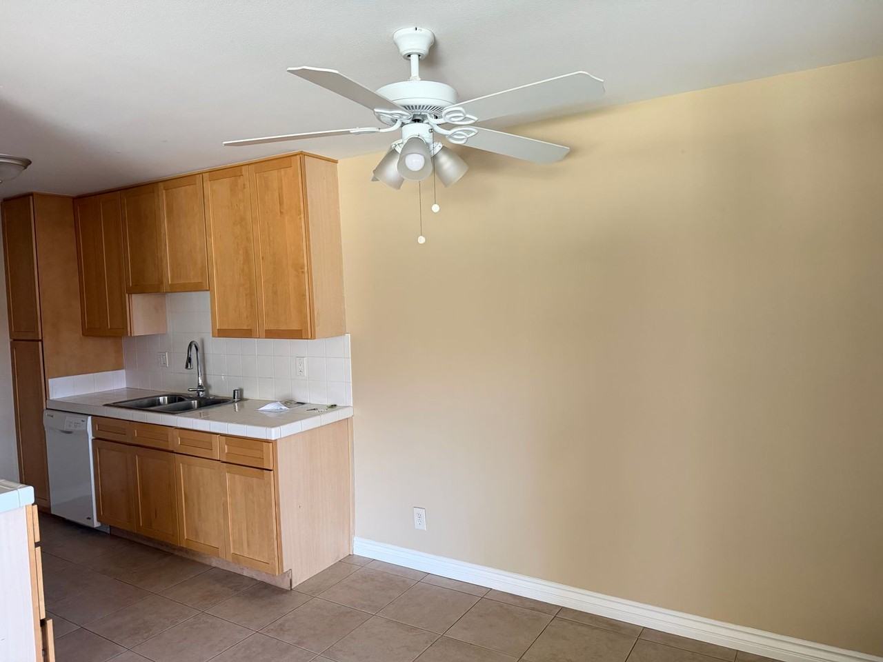 2672 Phipps Ave #AD - Photo 3 of 11
