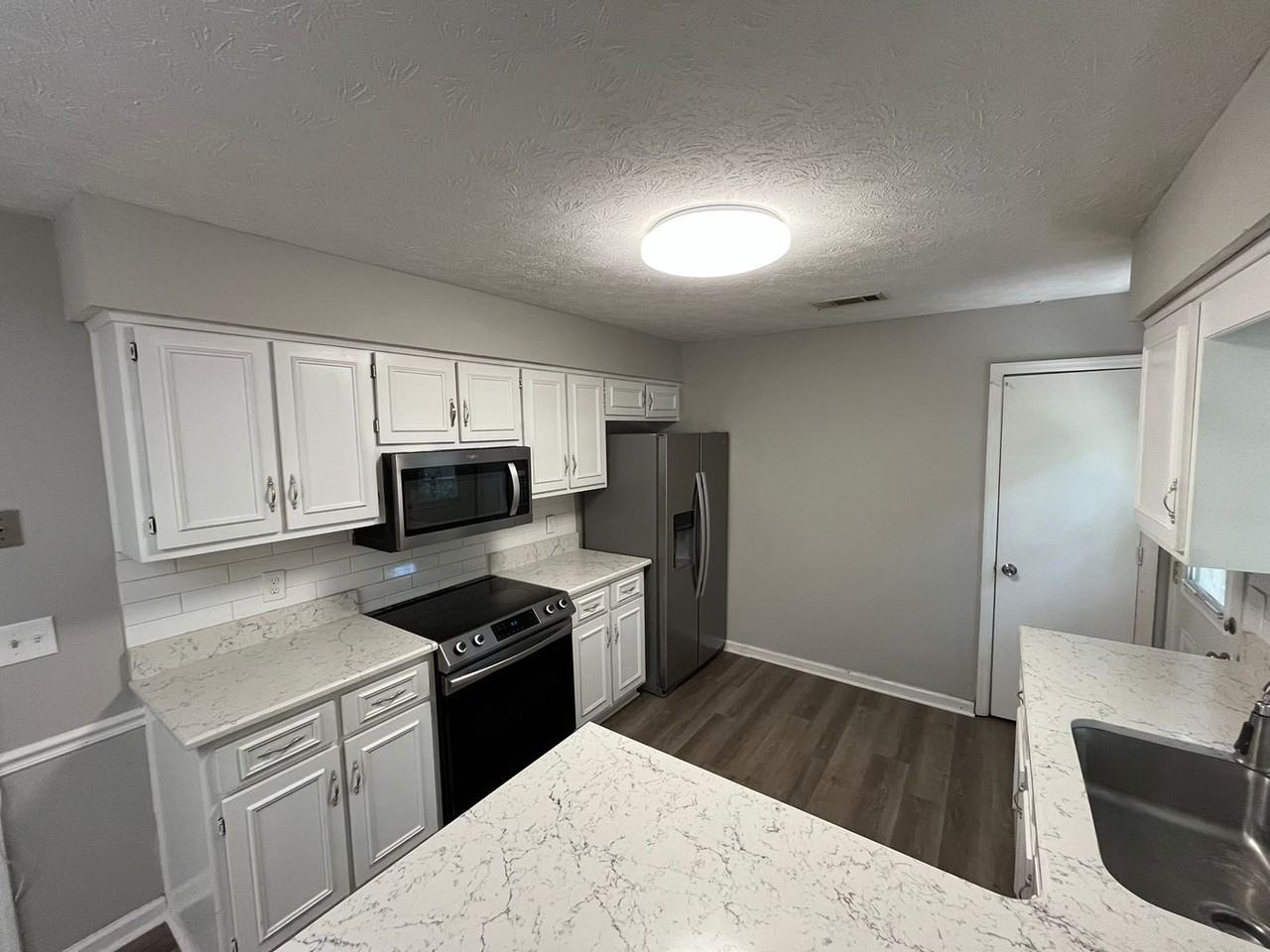4310 Hart St - Photo 5 of 26