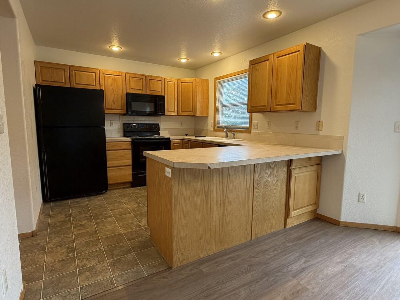 1551 Ambrosia Ct - Photo 5 of 20