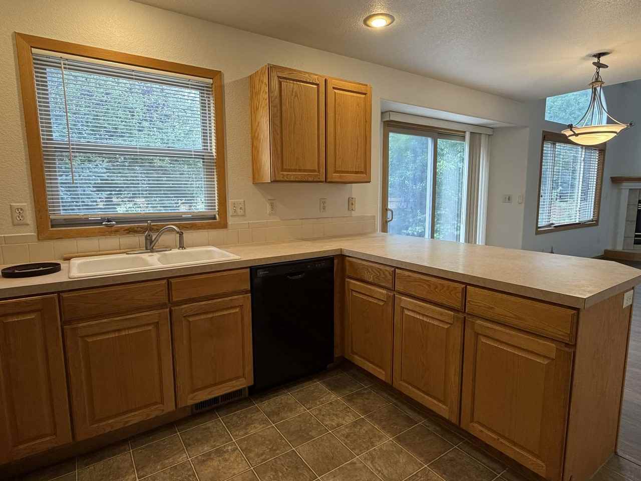 1551 Ambrosia Ct - Photo 6 of 20