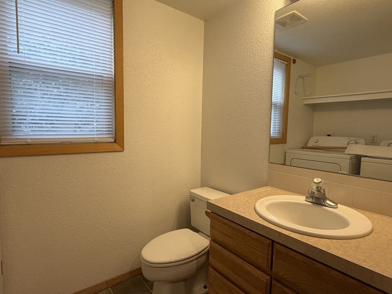 1551 Ambrosia Ct - Photo 7 of 20