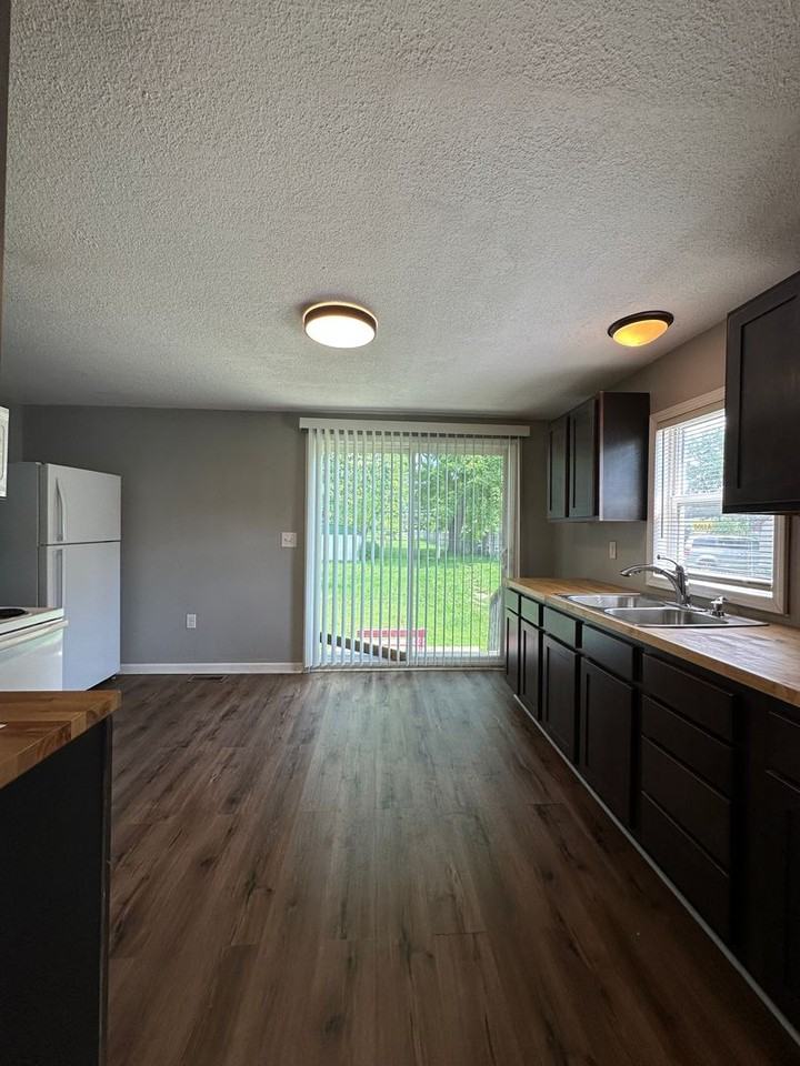 2700 E Memorial Dr - Photo 3 of 14
