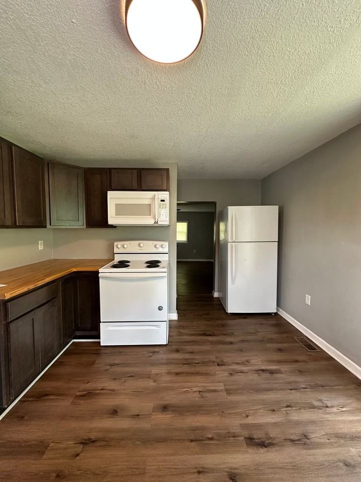 2700 E Memorial Dr - Photo 4 of 14