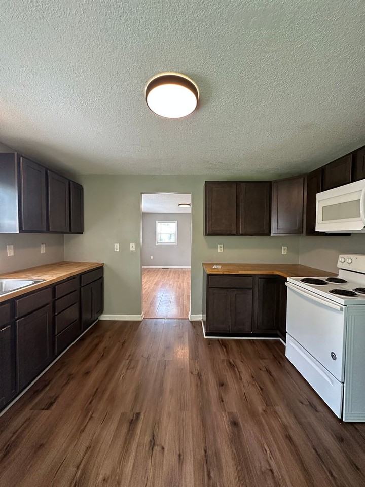 2700 E Memorial Dr - Photo 5 of 14