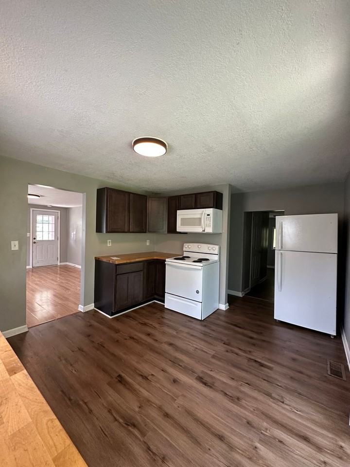 2700 E Memorial Dr - Photo 6 of 14