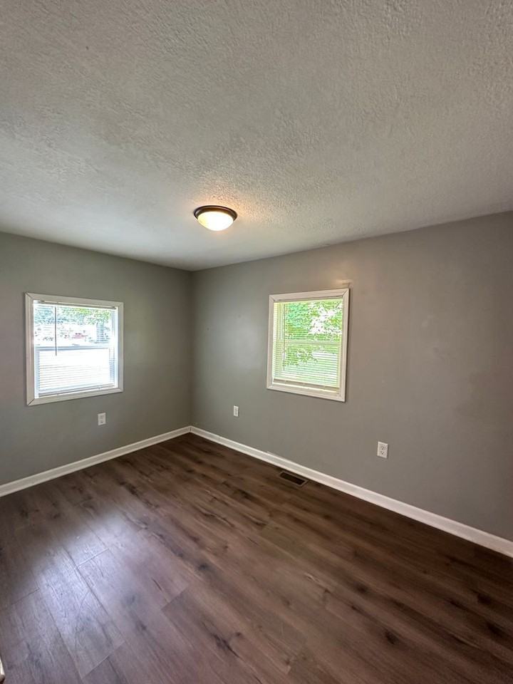 2700 E Memorial Dr - Photo 7 of 14