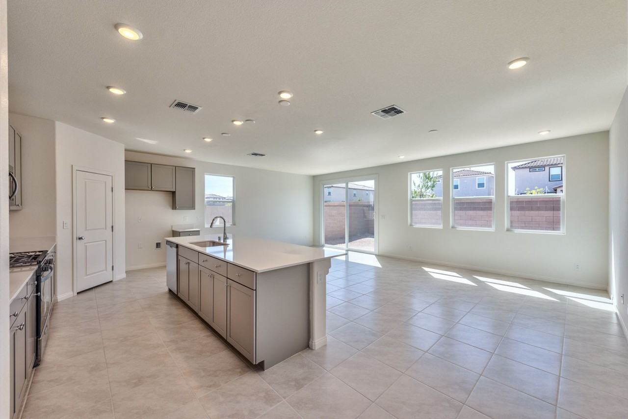 10191 Glowing Amber St - Photo 3 of 15