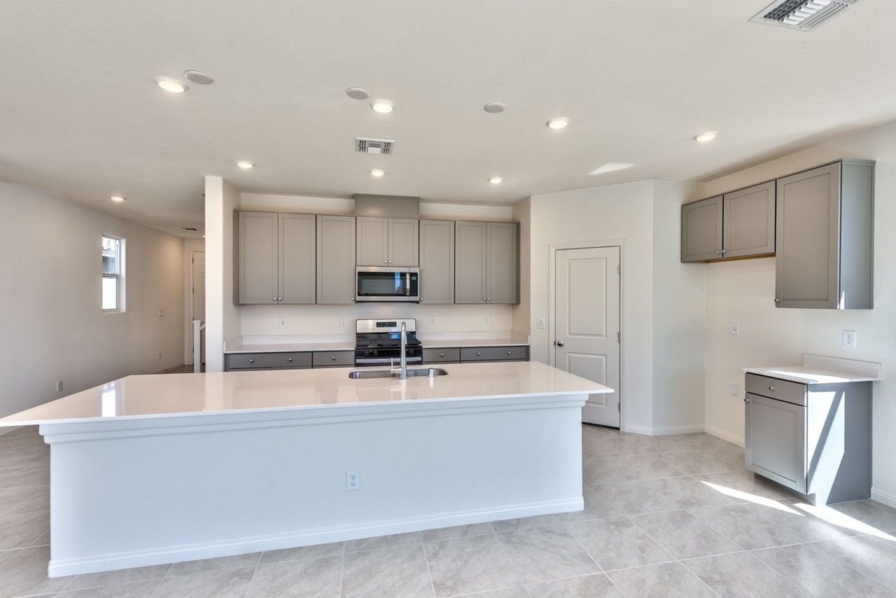 10191 Glowing Amber St - Photo 4 of 15