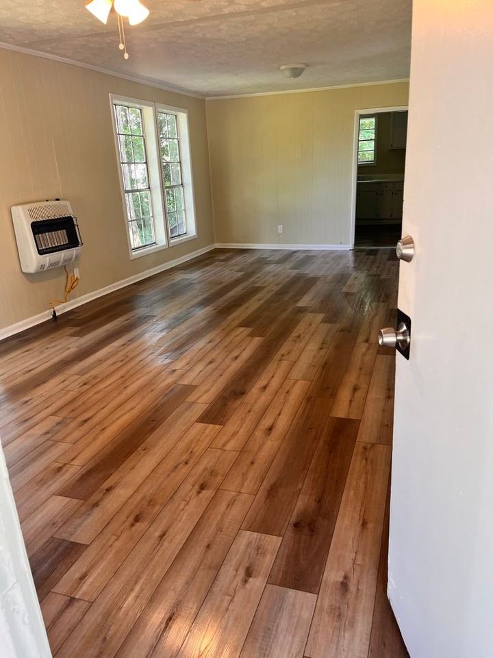 209 E 5th St - Photo 3 of 4