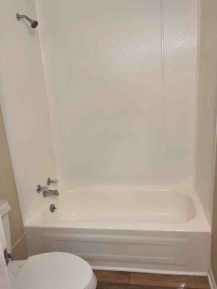 209 E 5th St - Photo 4 of 4