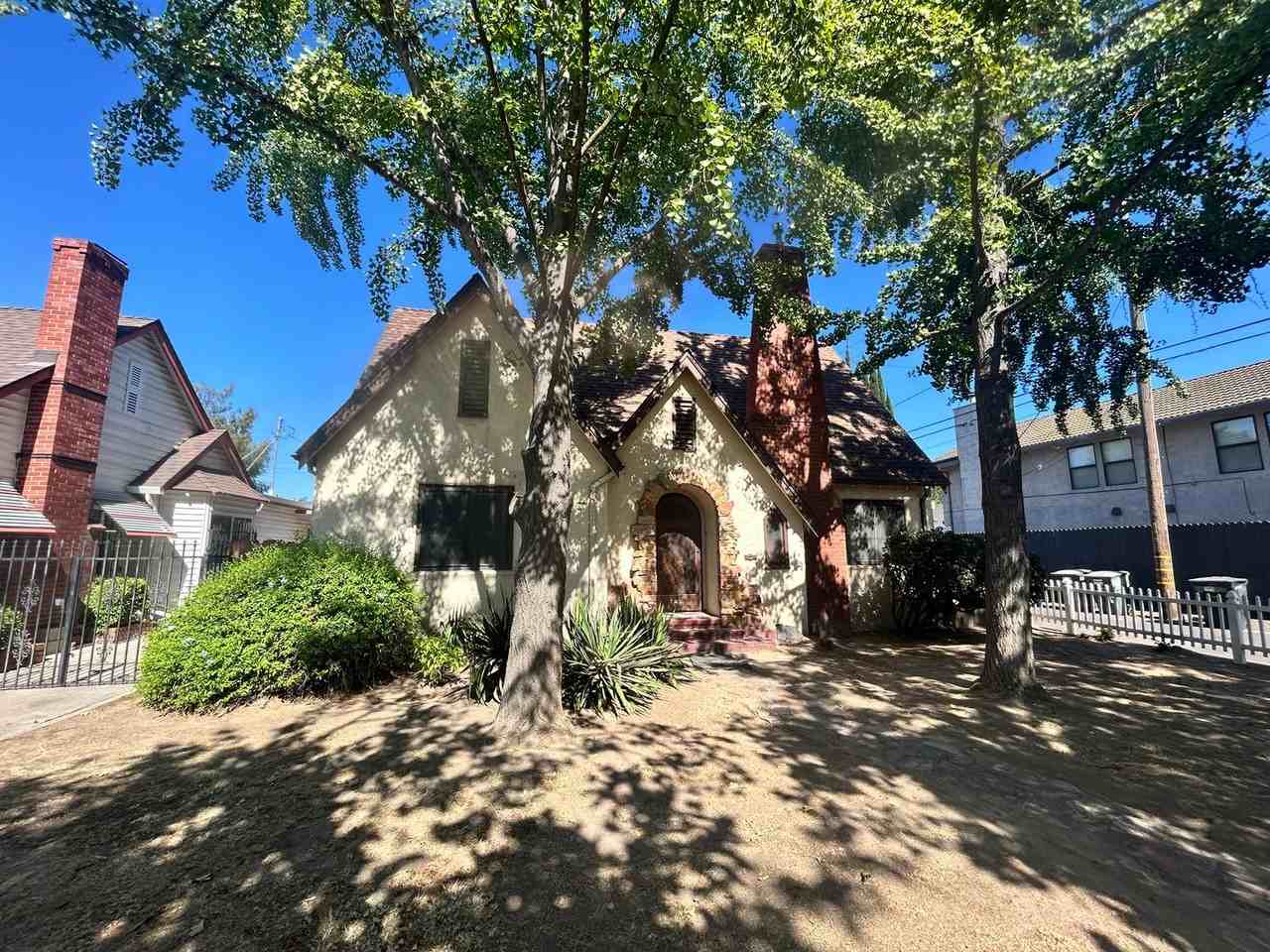 225 Sunset Blvd - Photo 4 of 30