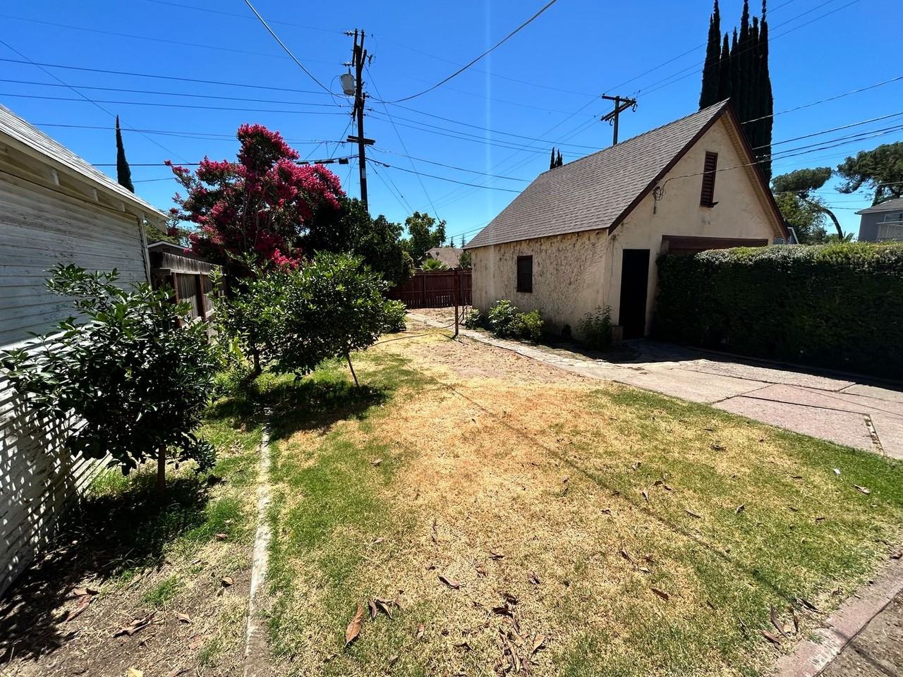 225 Sunset Blvd - Photo 6 of 30