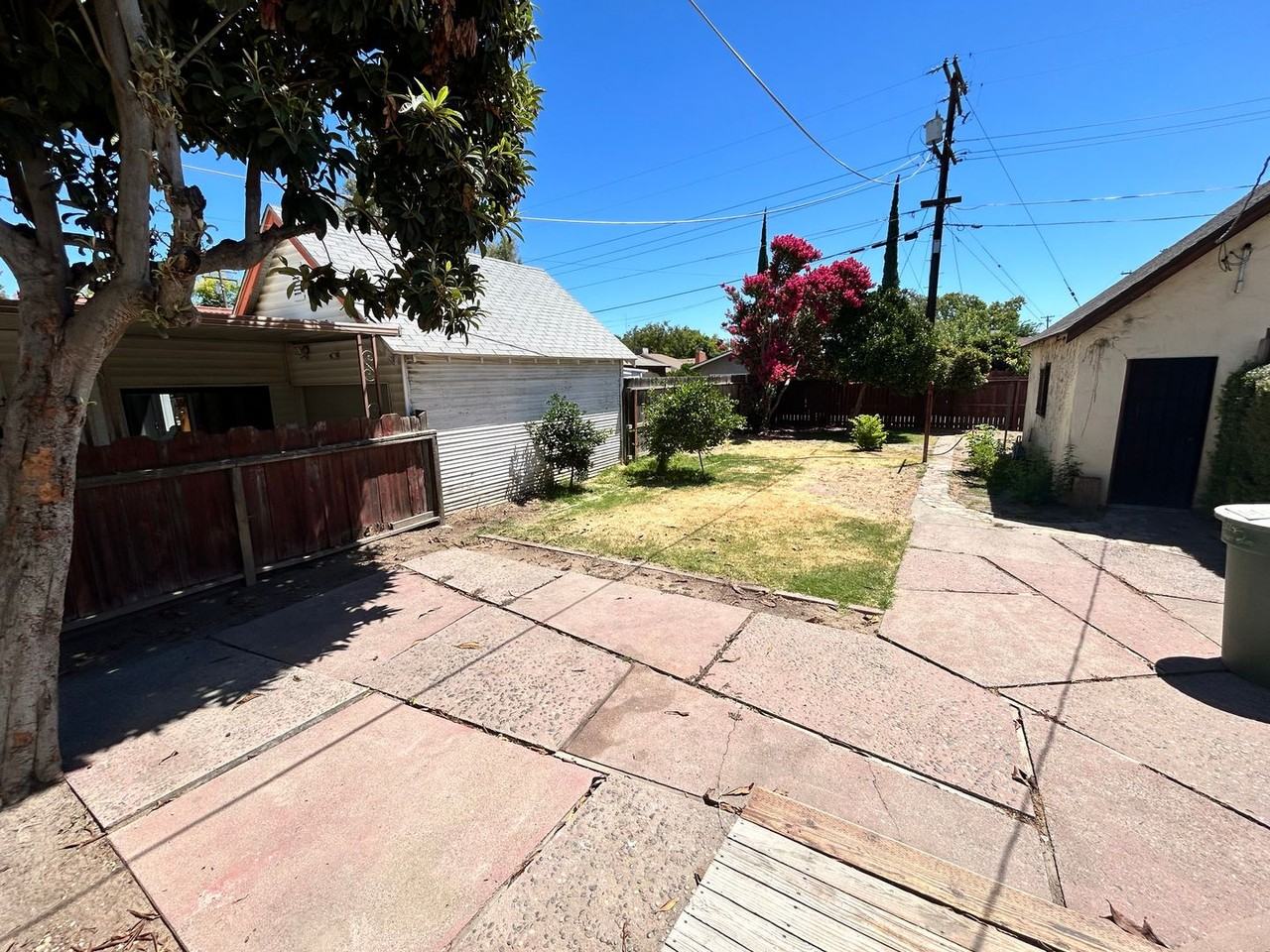 225 Sunset Blvd - Photo 7 of 30