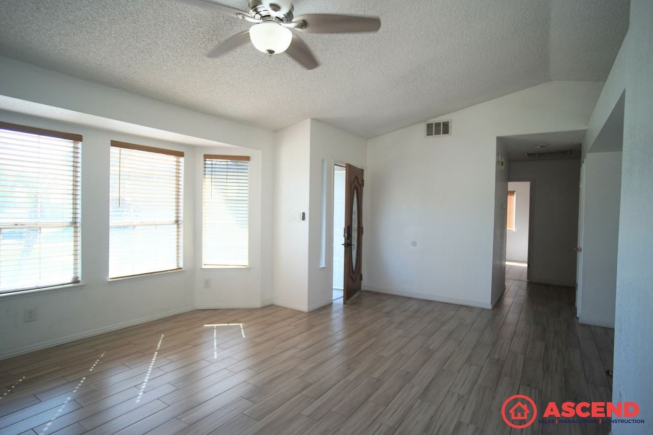 8012 Cold Spray Ct - Photo 4 of 19