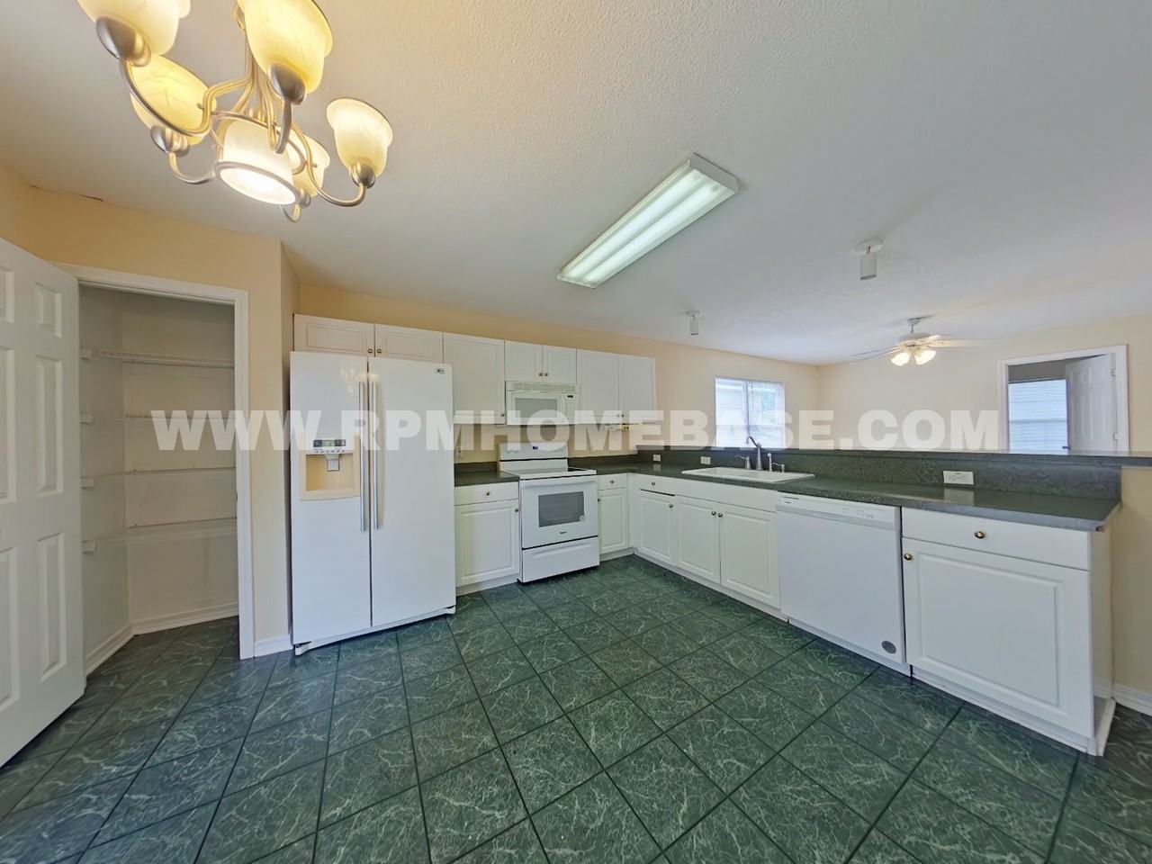 338 Apple Dr - Photo 4 of 18