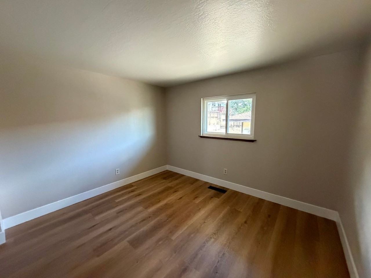 1695 Stardust St - Photo 6 of 10