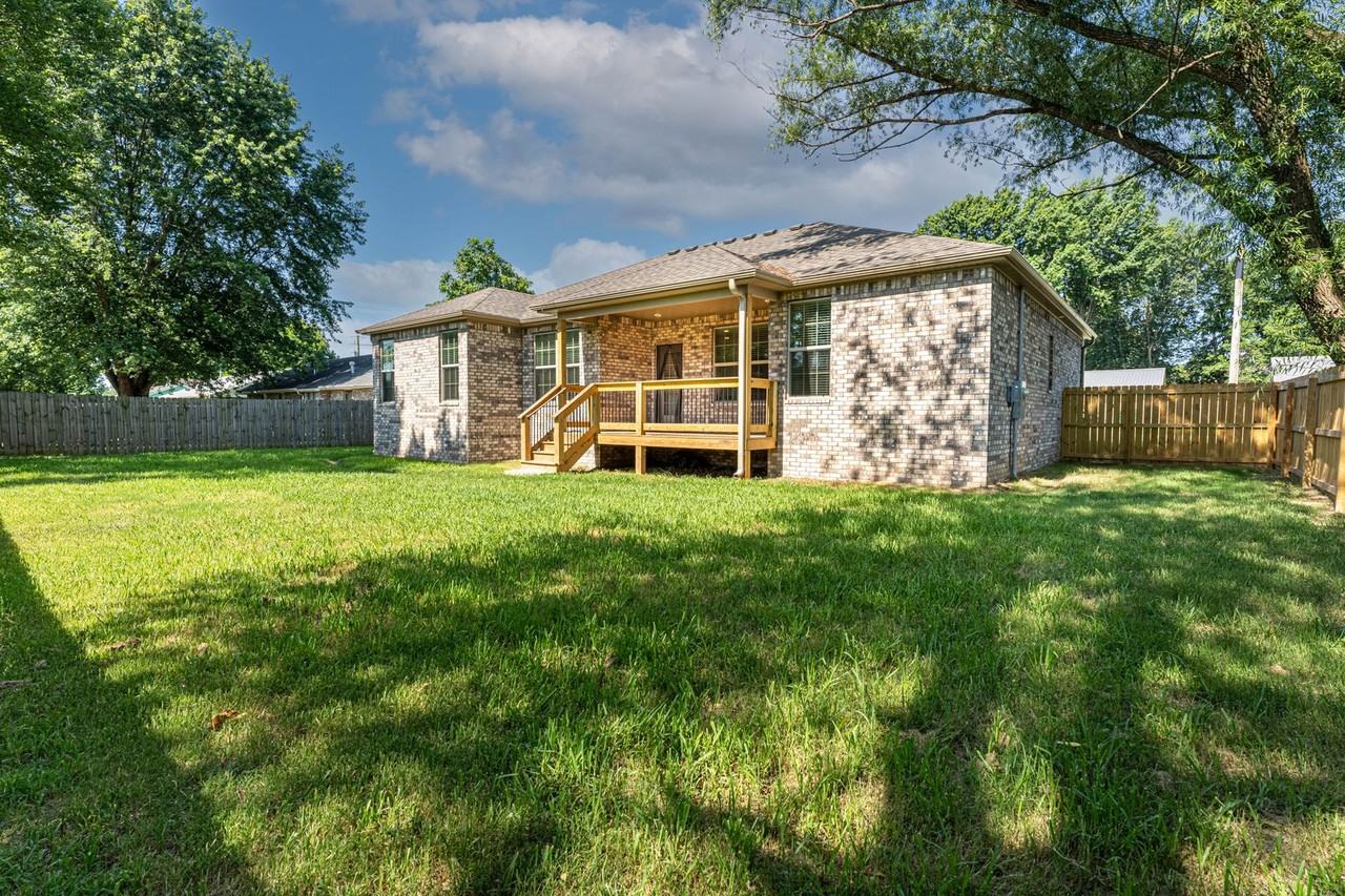190 Township Dr - Photo 2 of 26