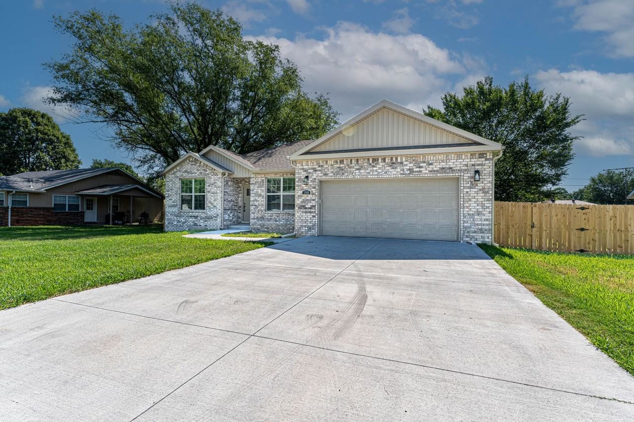 190 Township Dr - Photo 4 of 26