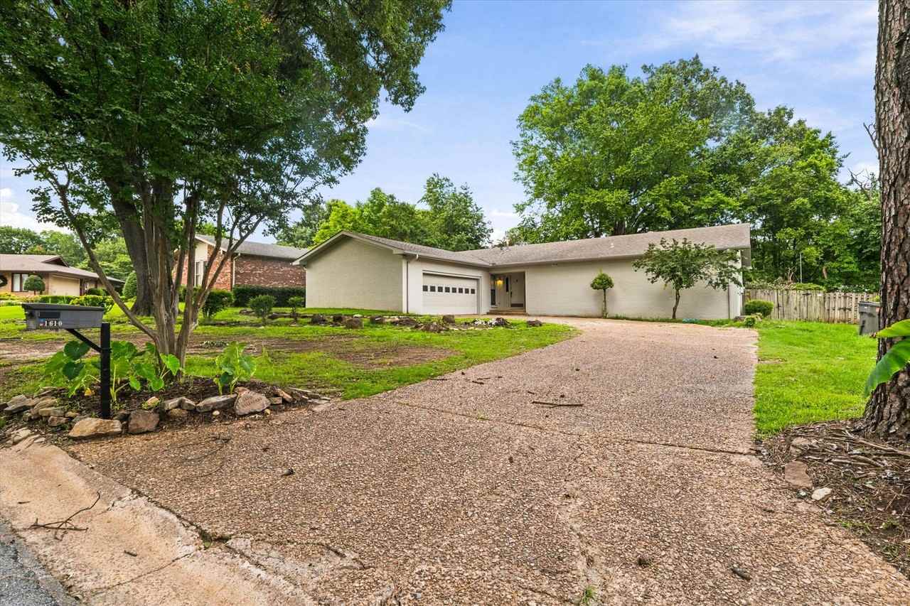 1610 Hillcrest Dr - Photo 2 of 43