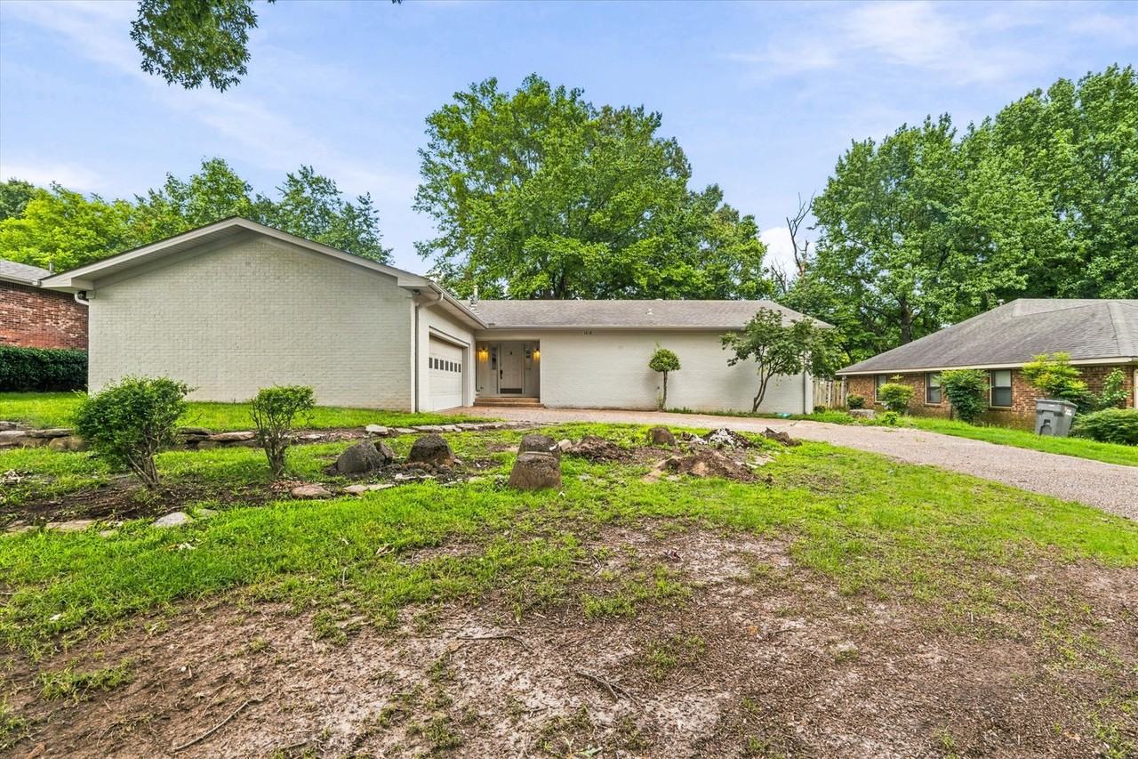 1610 Hillcrest Dr - Photo 3 of 43