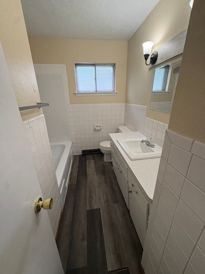 2426 N Delaware Ave - Photo 6 of 10