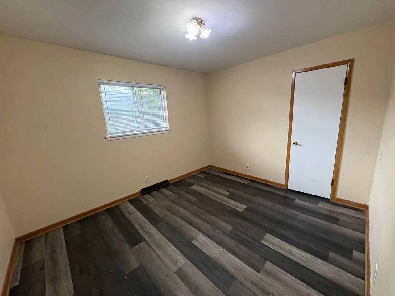2426 N Delaware Ave - Photo 7 of 10