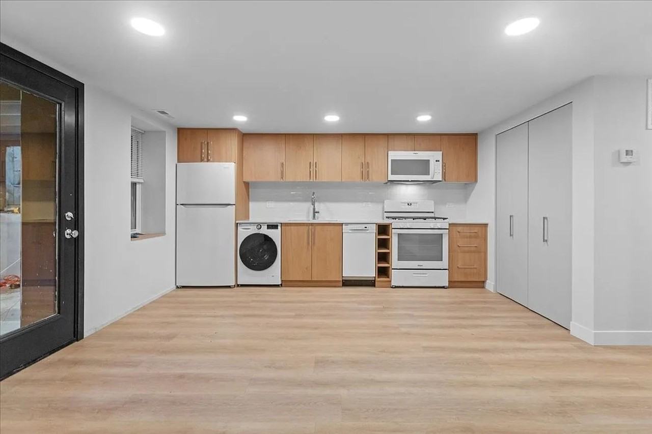 927 N Mozart - Photo 2 of 32
