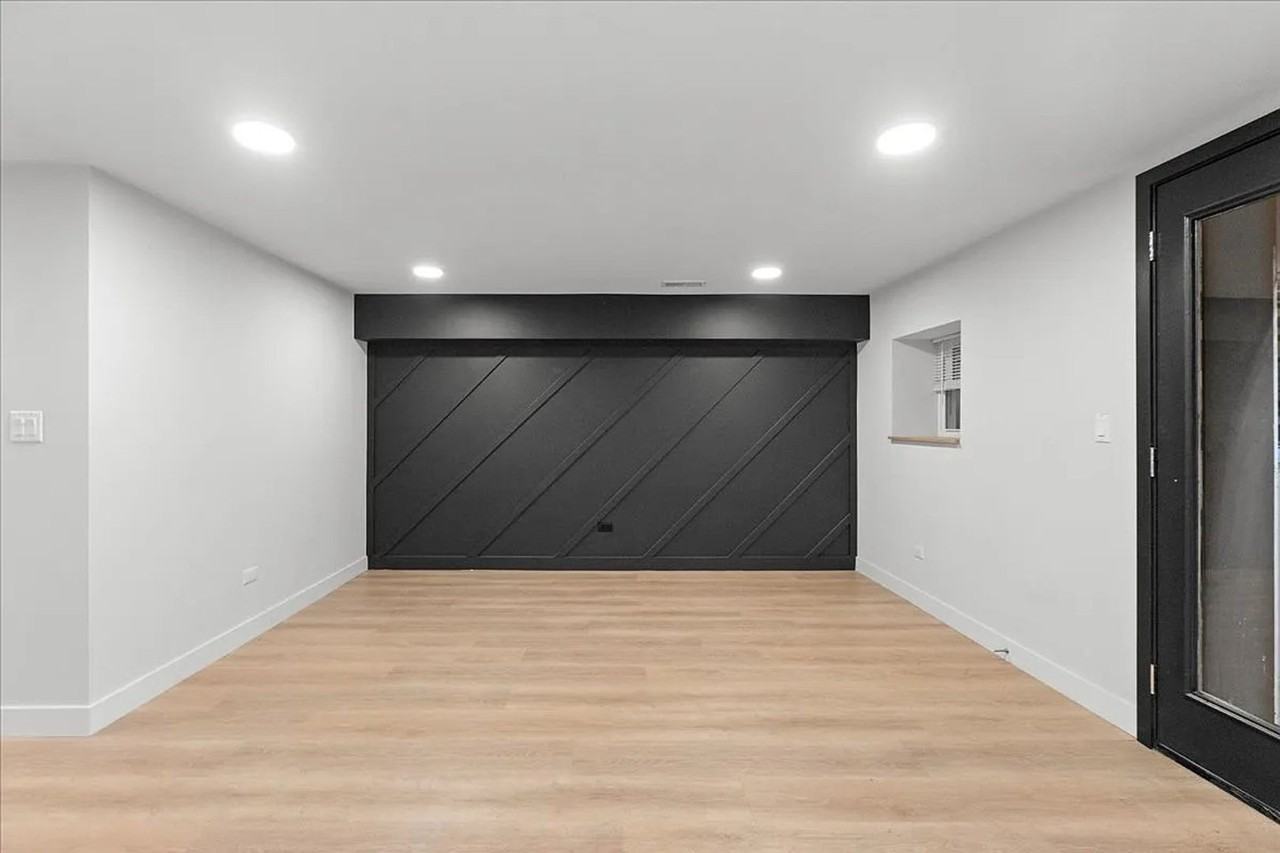 927 N Mozart - Photo 7 of 32