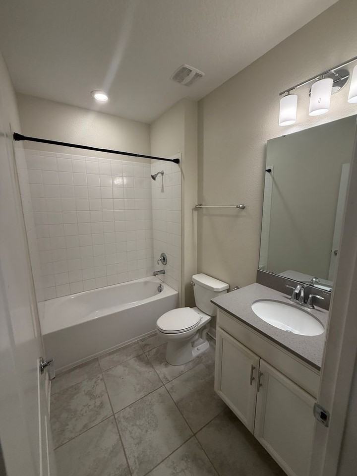 1206 Payne Stewart Dr - Photo 5 of 47