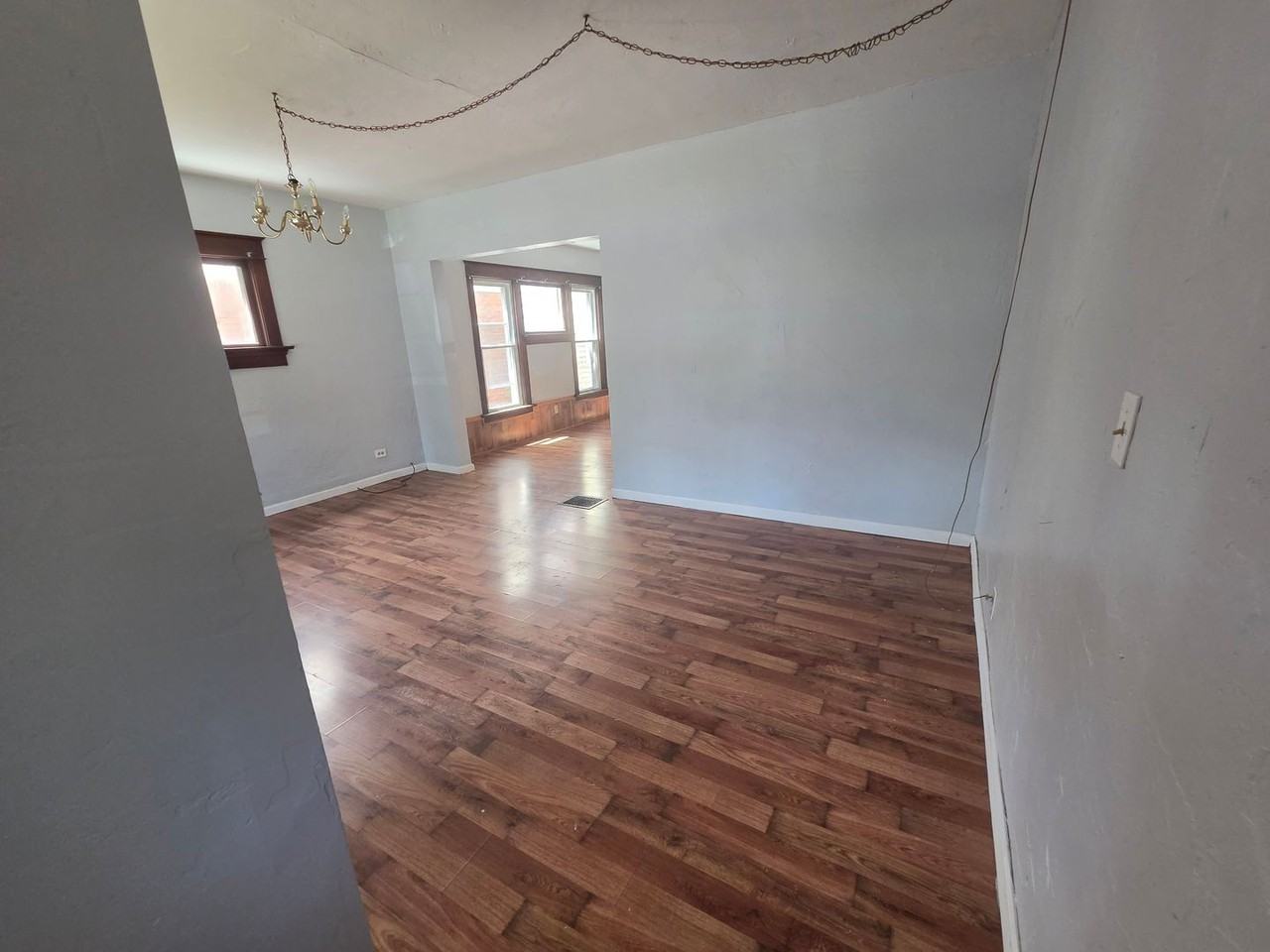 1046 E 4th St - Photo 2 of 9