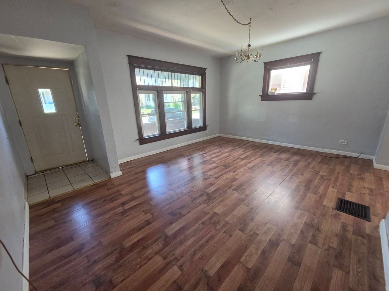 1046 E 4th St - Photo 3 of 9