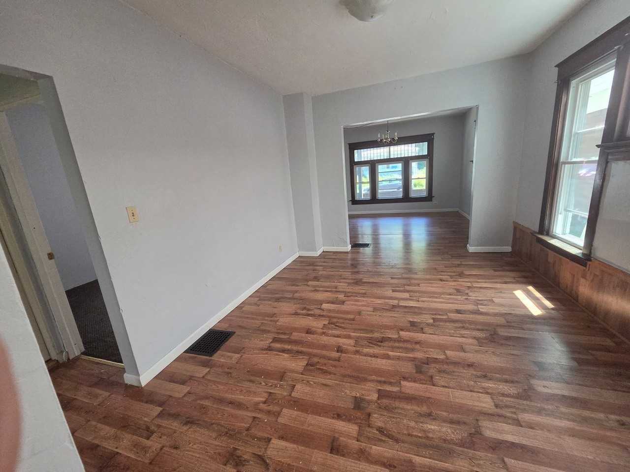 1046 E 4th St - Photo 5 of 9