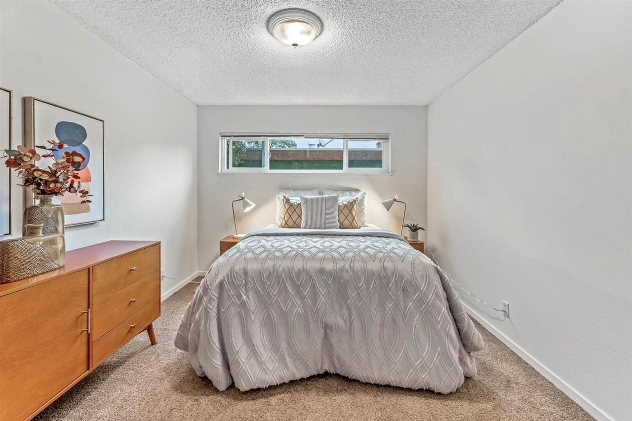 389 Somerset Rd #04 - Photo 3 of 5