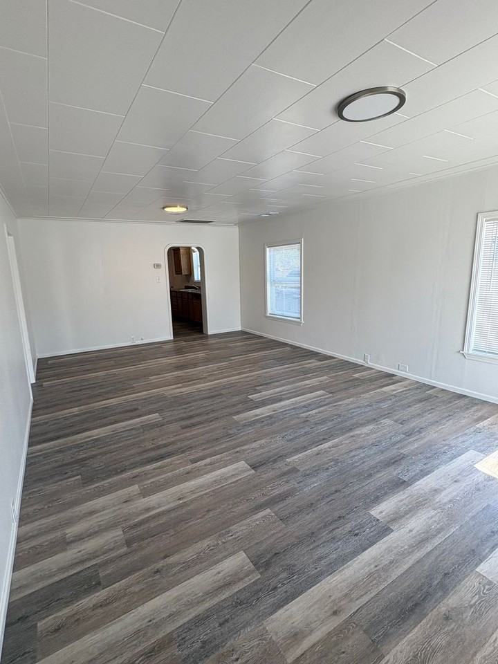 906 N Central Ave - Photo 2 of 12