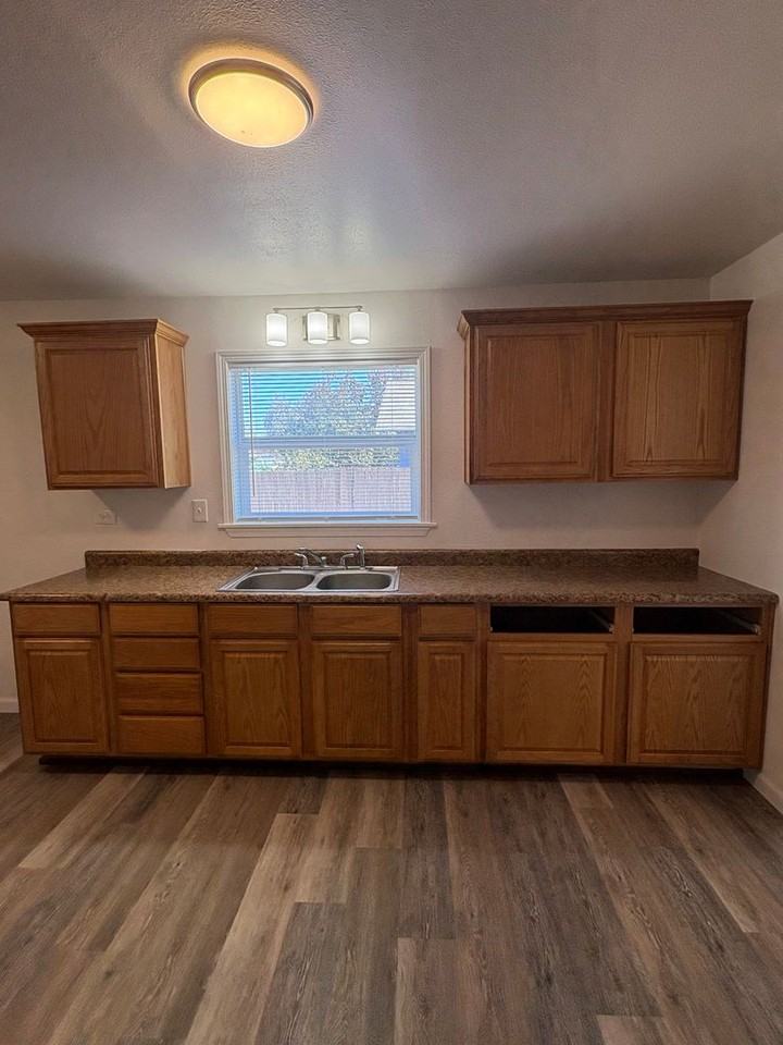 906 N Central Ave - Photo 3 of 12