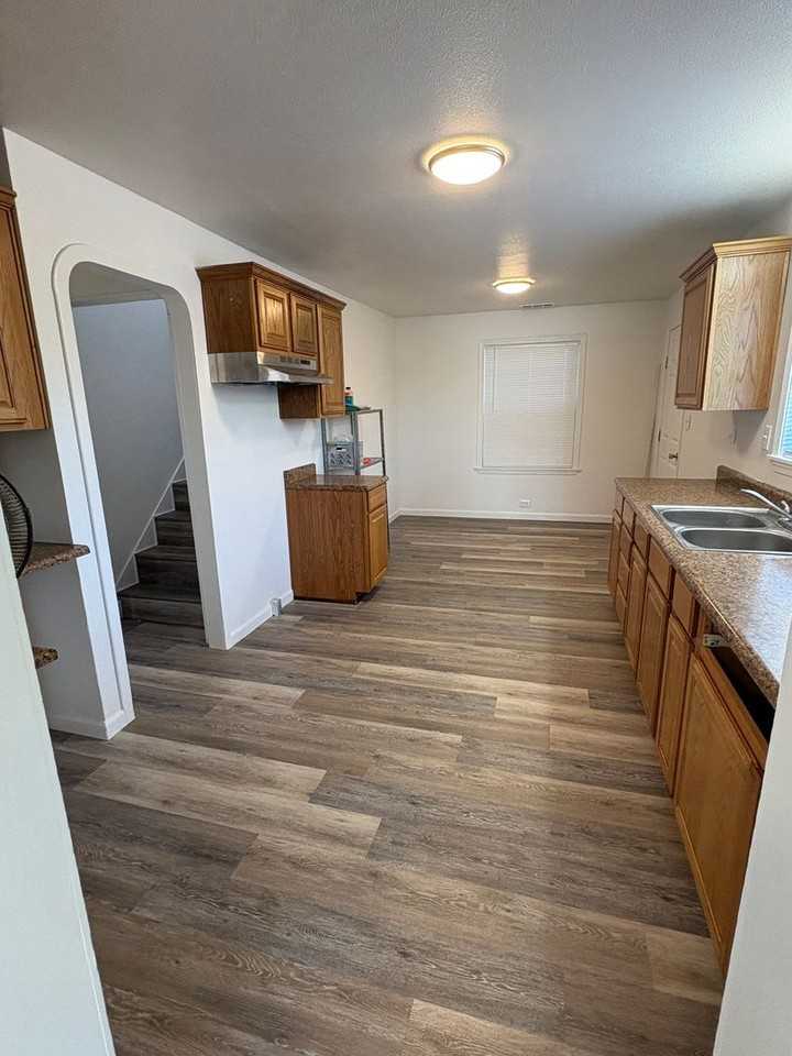906 N Central Ave - Photo 4 of 12