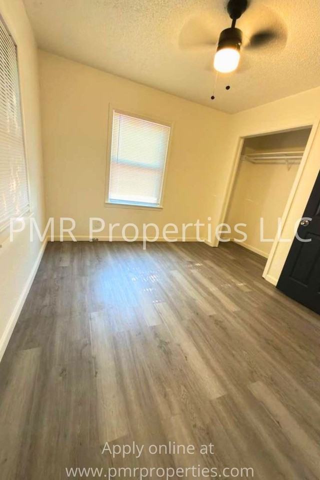 2406 Sw D Ave - Photo 4 of 6