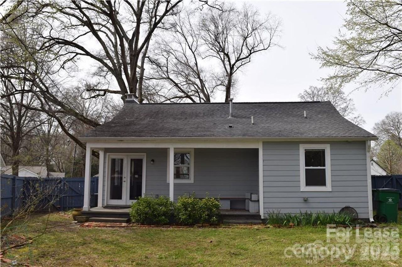 1221 Meadow Ln - Photo 3 of 13