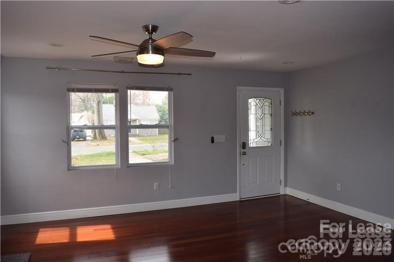 1221 Meadow Ln - Photo 4 of 13