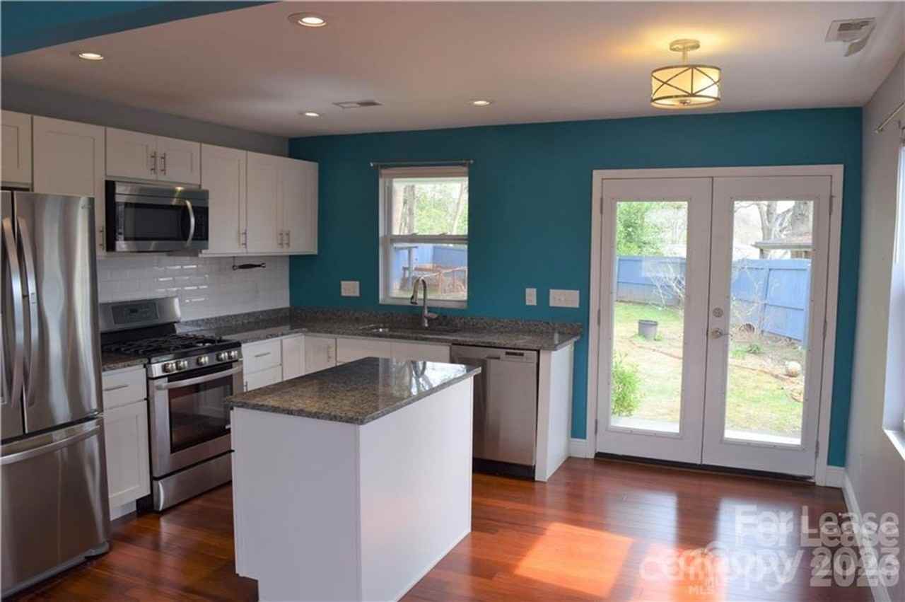 1221 Meadow Ln - Photo 5 of 13