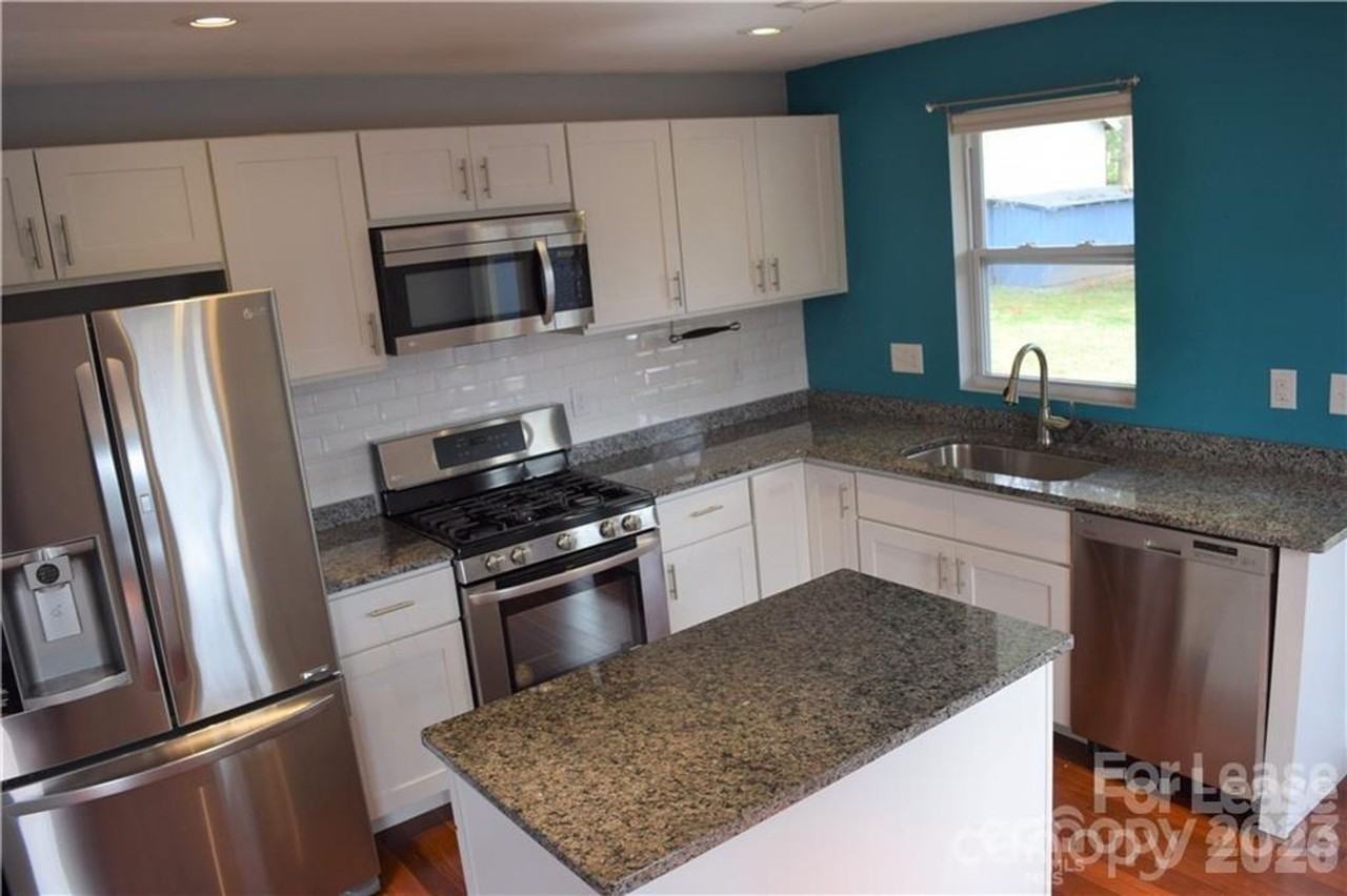 1221 Meadow Ln - Photo 6 of 13