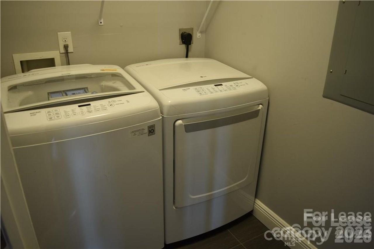 1221 Meadow Ln - Photo 7 of 13