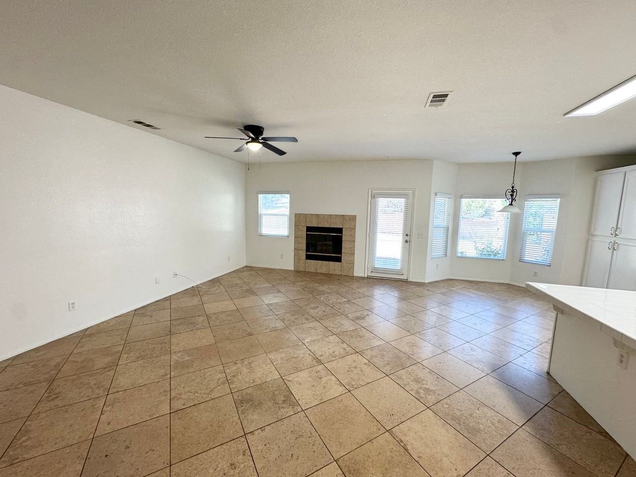 4132 Grandview Dr - Photo 6 of 27