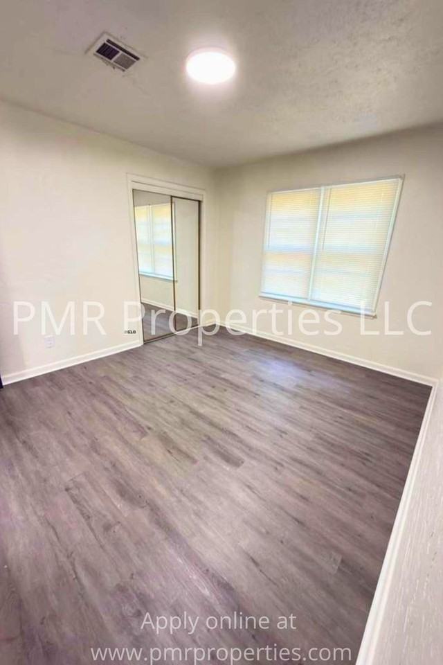 8 Nw 25th St - Photo 6 of 11