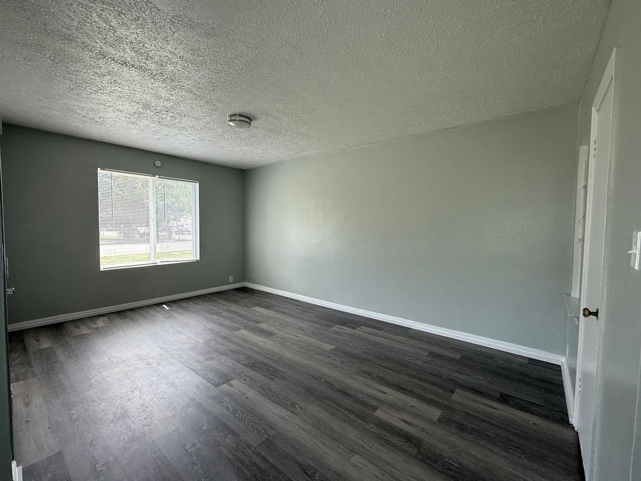 4804 E 34th St - Photo 2 of 11