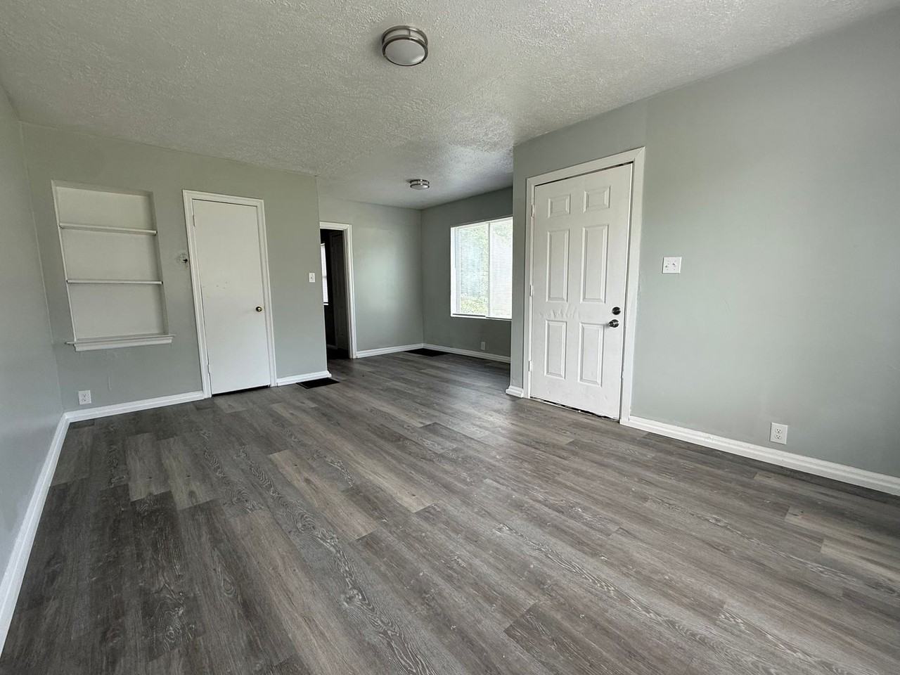 4804 E 34th St - Photo 3 of 11